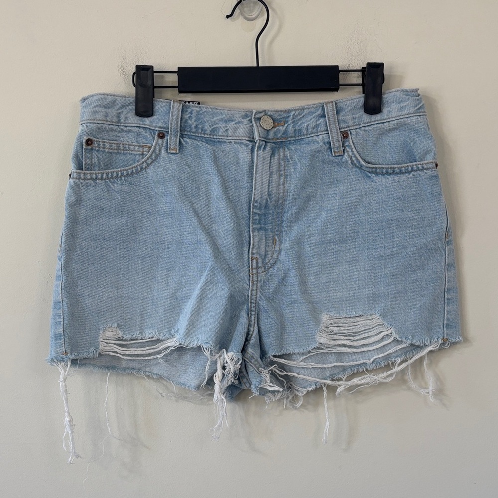 New BDG Urban Outfitters Girlfriend High-Rise Light Wash Distressed Jean Shorts